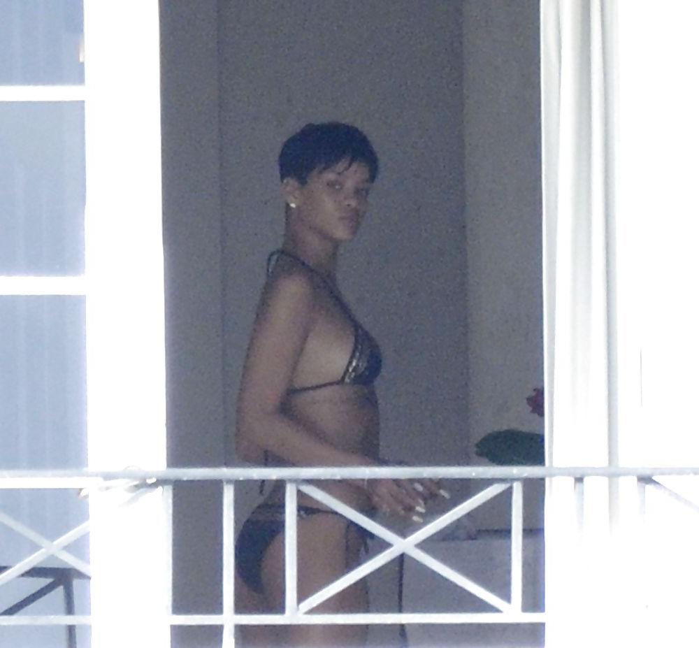 25P Female Celebrities Smoking