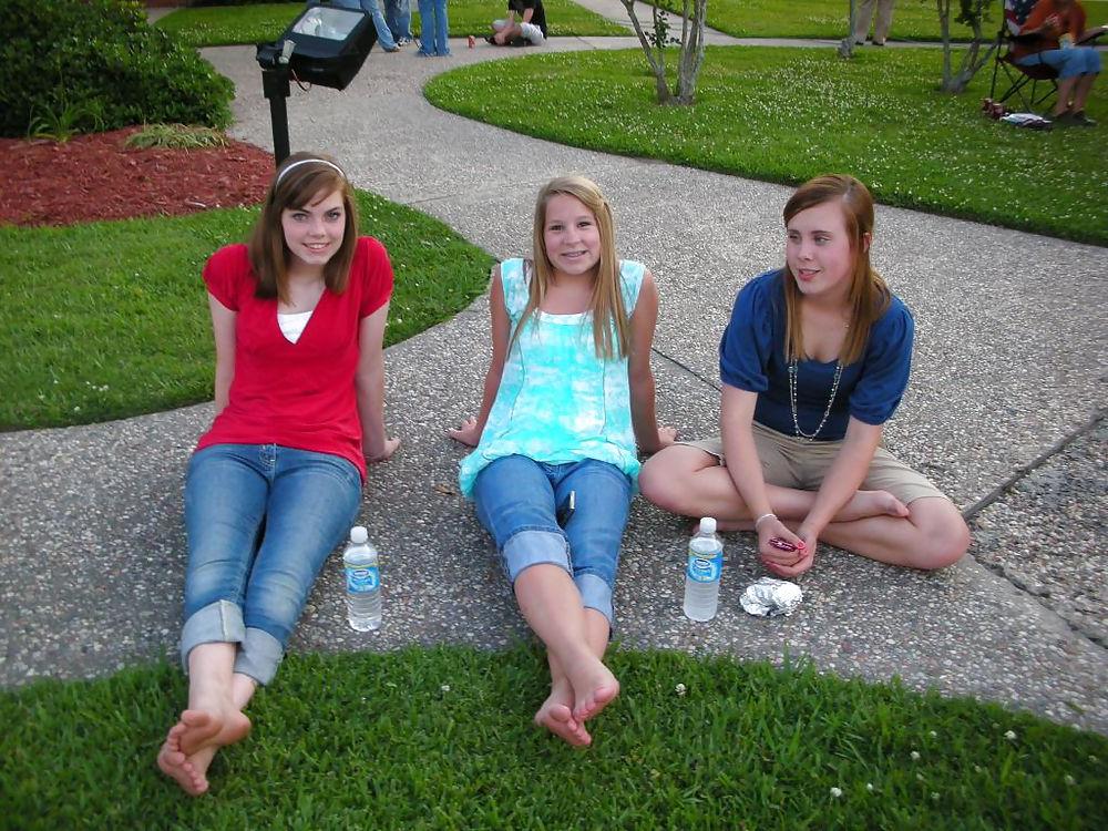 17P Teen legs and feet (non-nude)