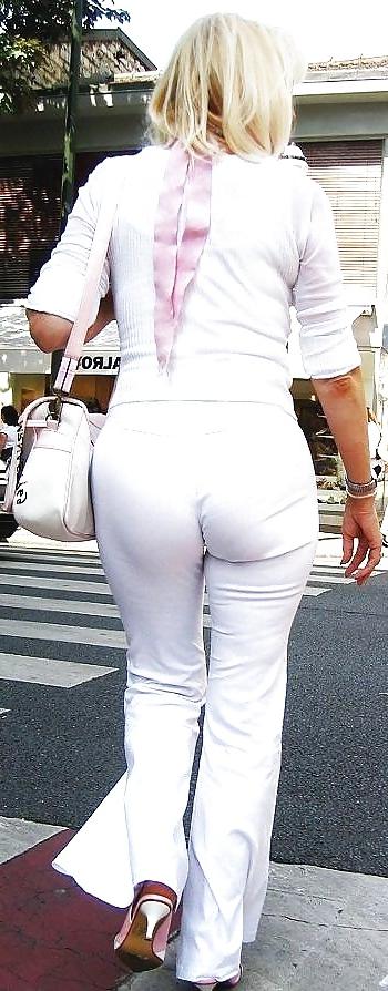 25P Real Candid Girls With VPL