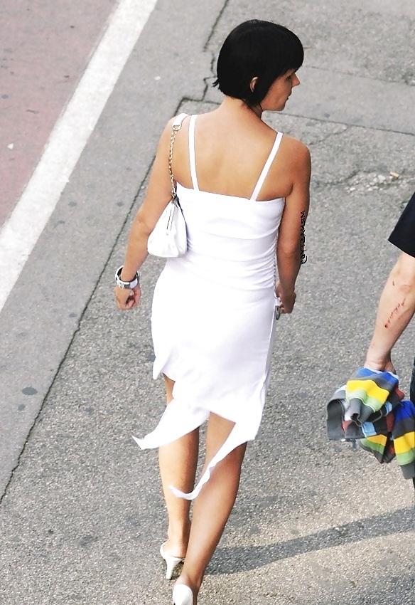 25P Real Candid Girls With VPL