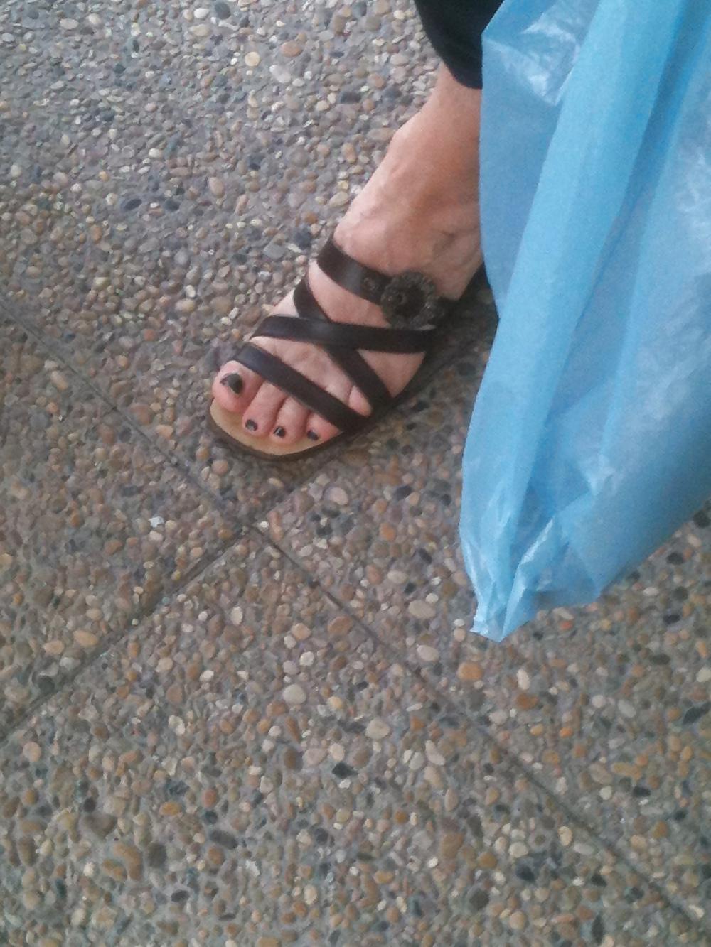 21P French Mom's Feet 2