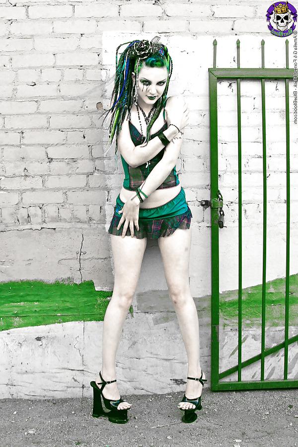 25P Rock punk chicks
