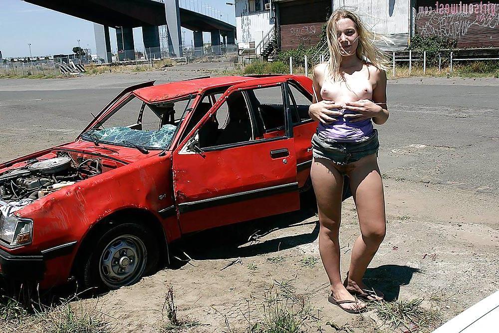 25P Bare pussy and tits in public 3