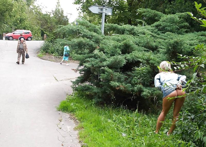20P Blonde Flash In Public,By Blondelover.