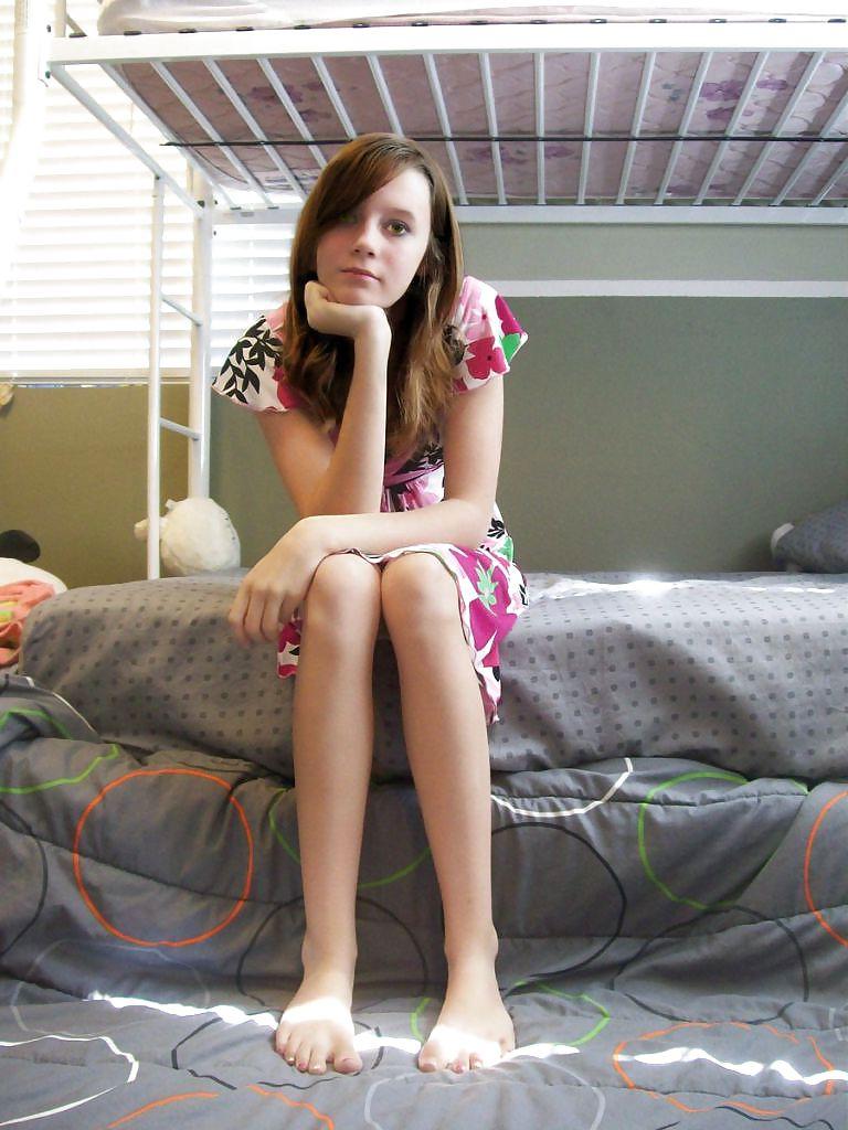 25P Cute feet