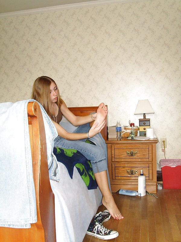 25P Cute feet