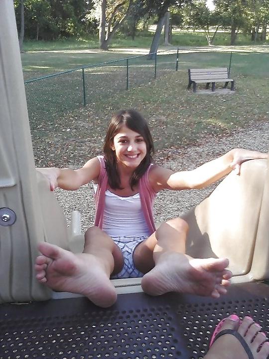 25P Cute feet