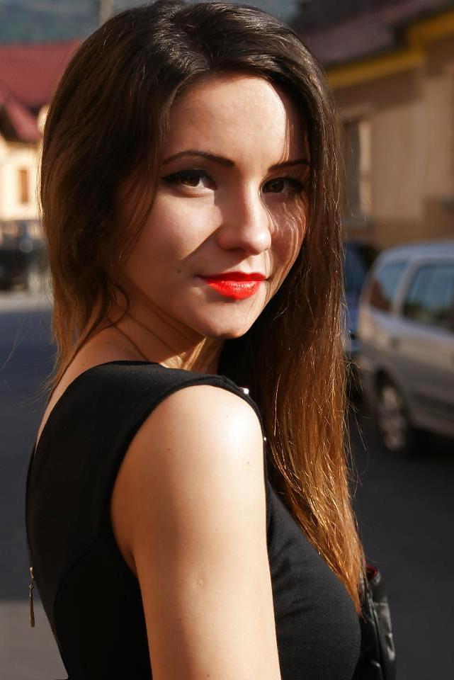 12P My kinky red lips