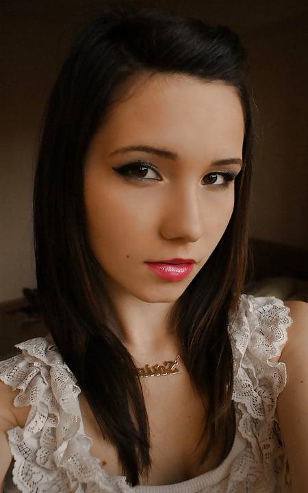 12P My kinky red lips