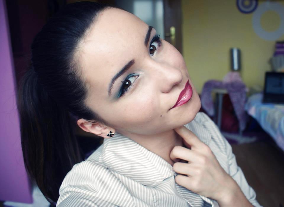 12P My kinky red lips