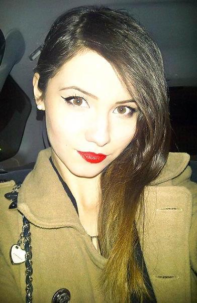 12P My kinky red lips