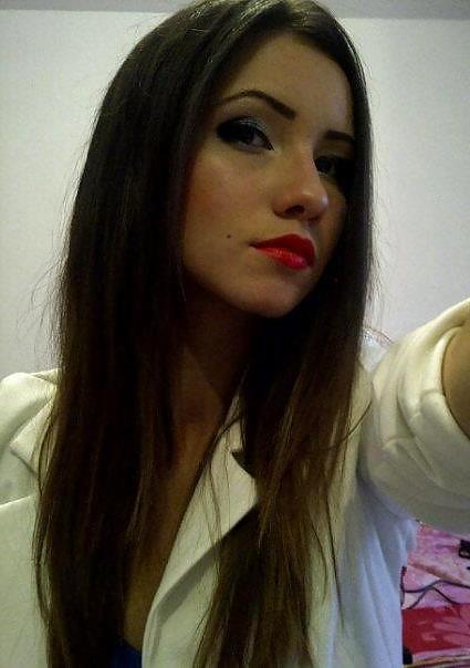 12P My kinky red lips