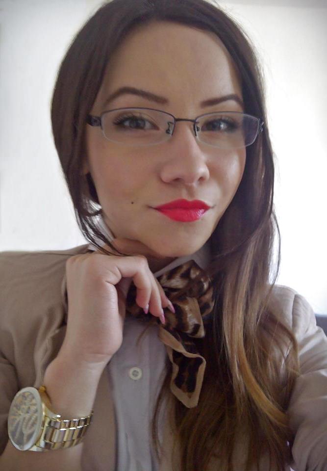 12P My kinky red lips