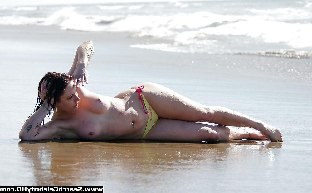 9P Sam Heuston topless - Gran Canaria