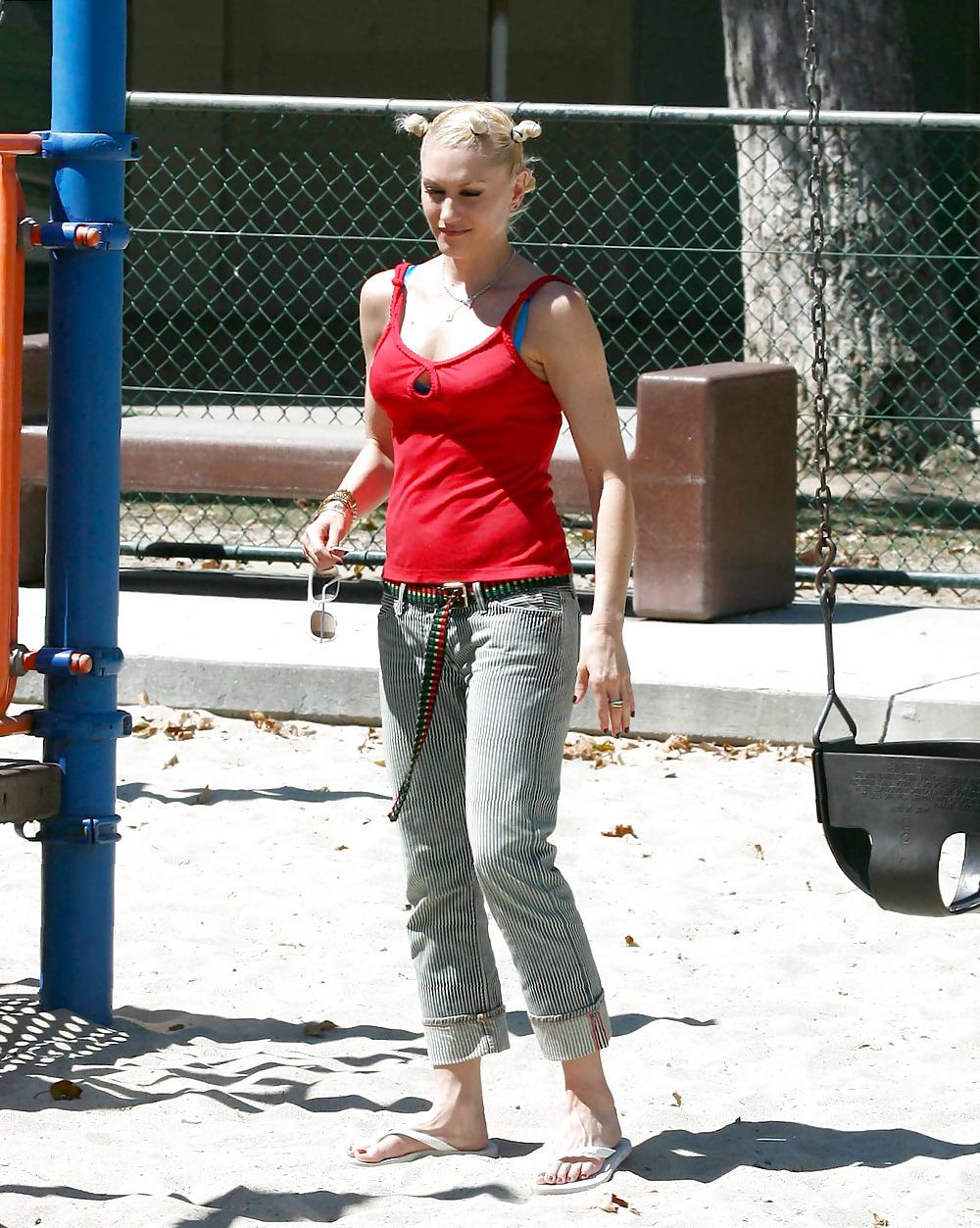 25P Gwen Stefani Feet