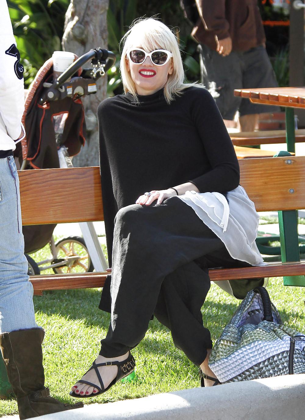 25P Gwen Stefani Feet