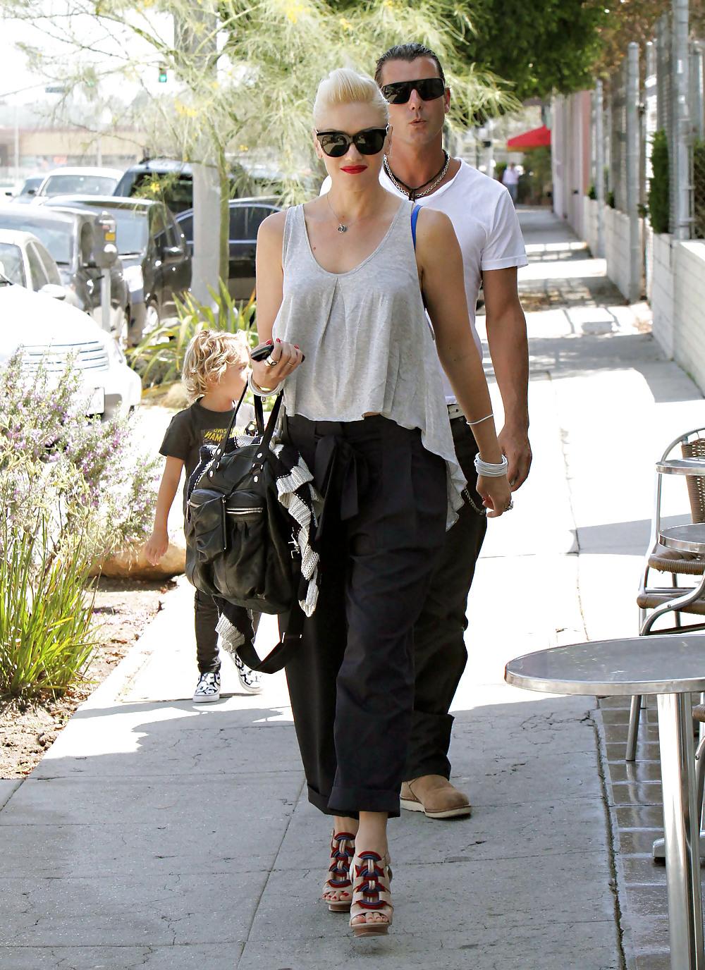 25P Gwen Stefani Feet