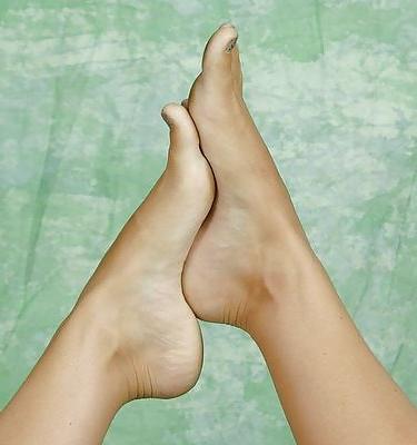 11P Female feet