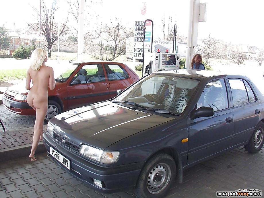 25P Blonde nude in public