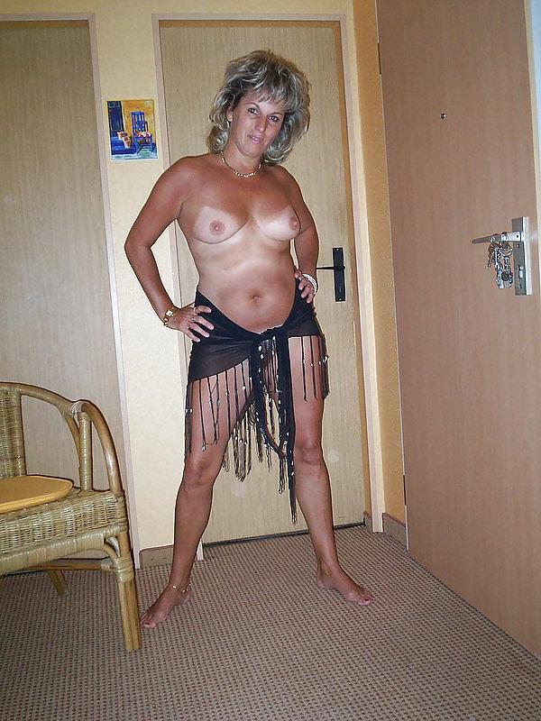 25P Amateur Topless 18