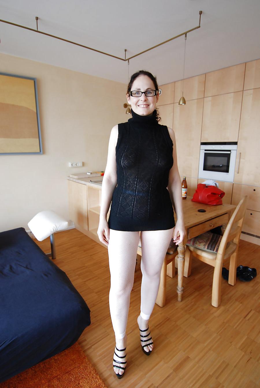 20P A Porn Art Wife with a BIG butt 