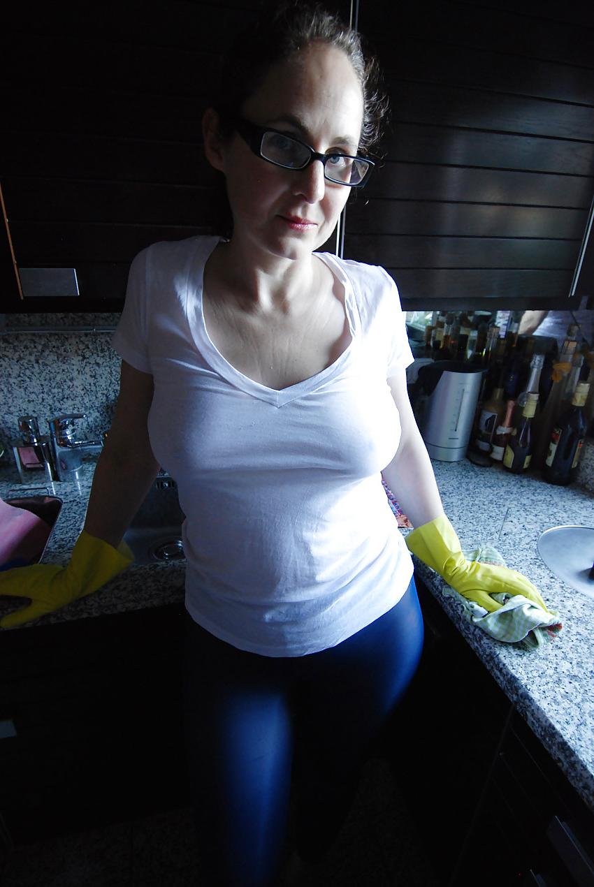 20P A Porn Art Wife with a BIG butt 