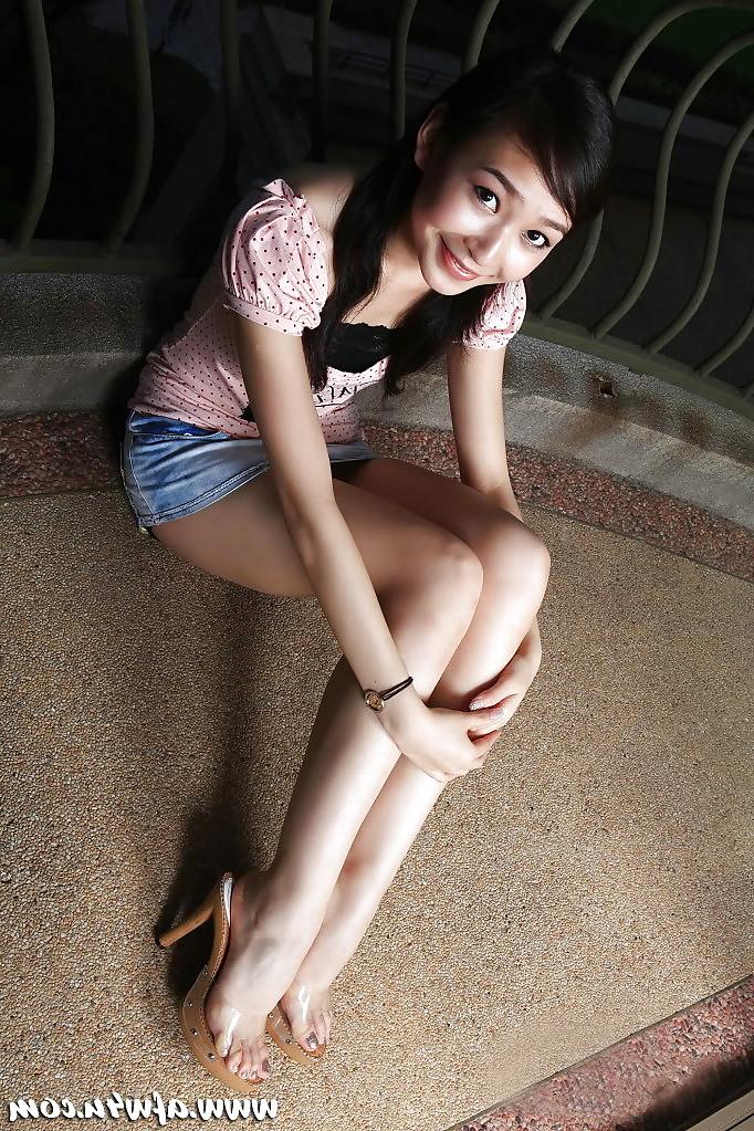 23P Asian feet