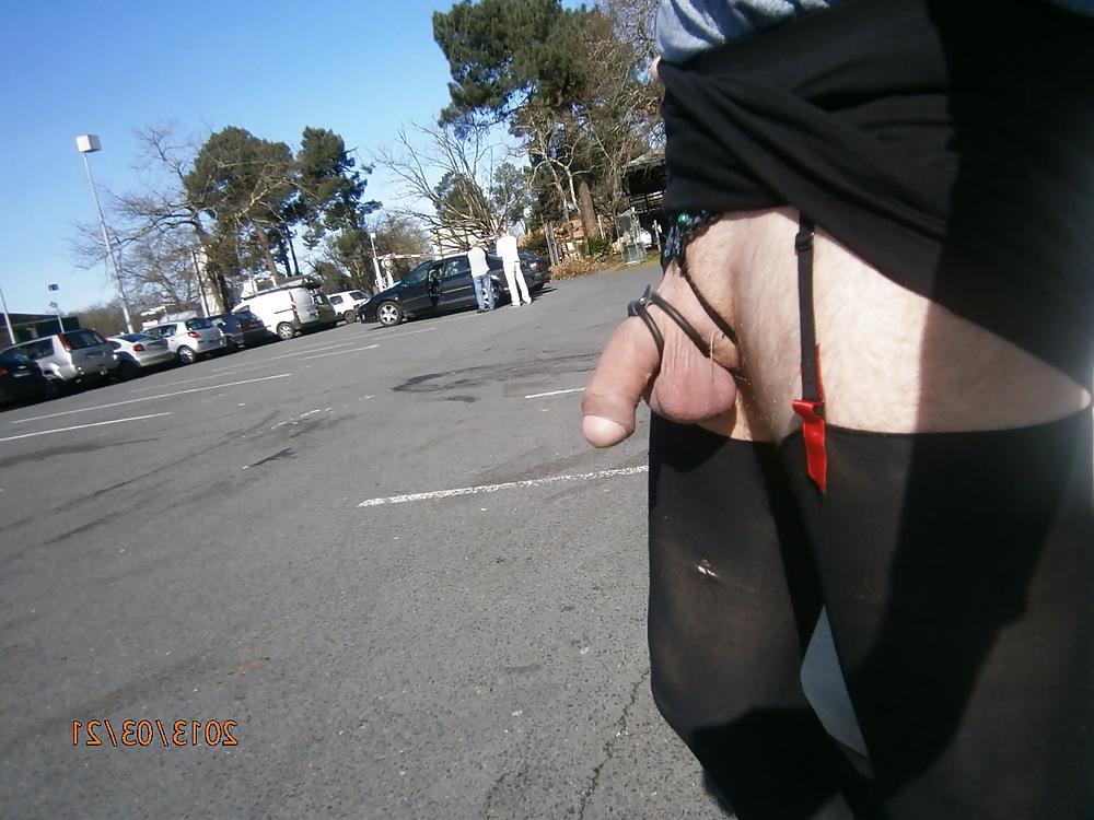 14P Exhib in public outdooer flashing cock 