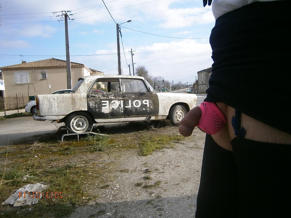 14P Exhib in public outdooer flashing cock 