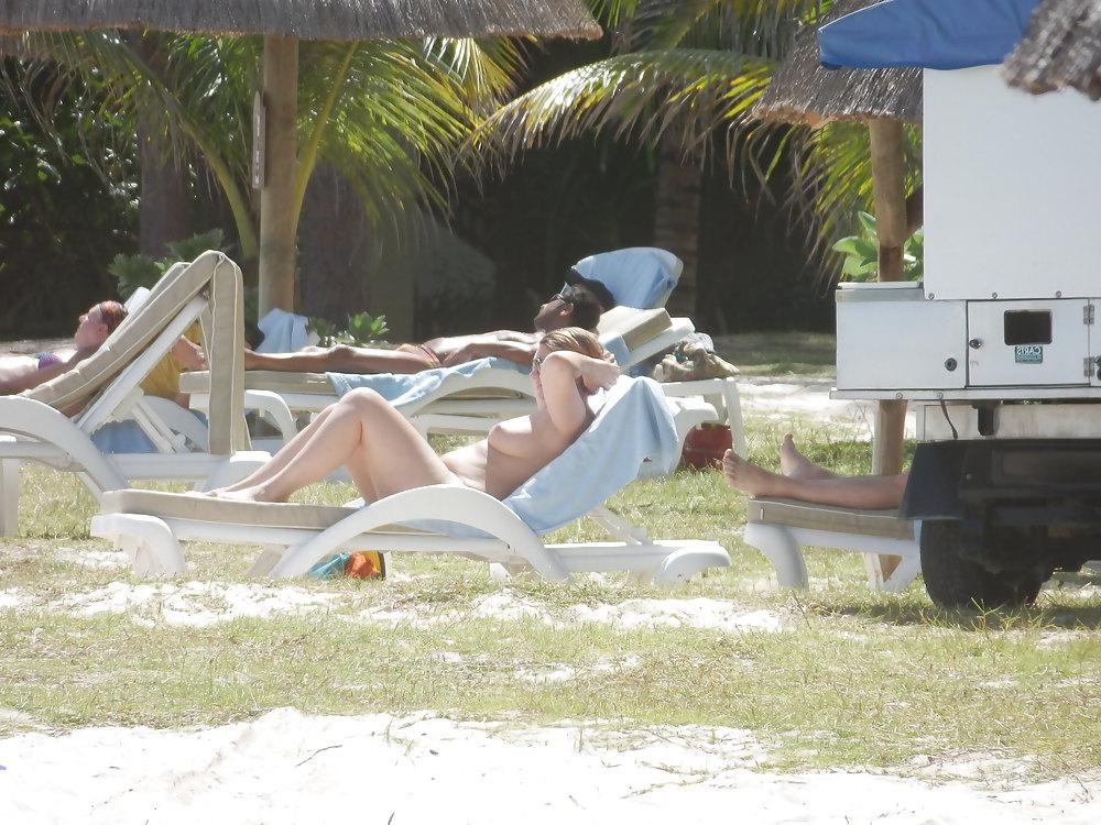 14P Chunky Blond - Topless in Mauritius