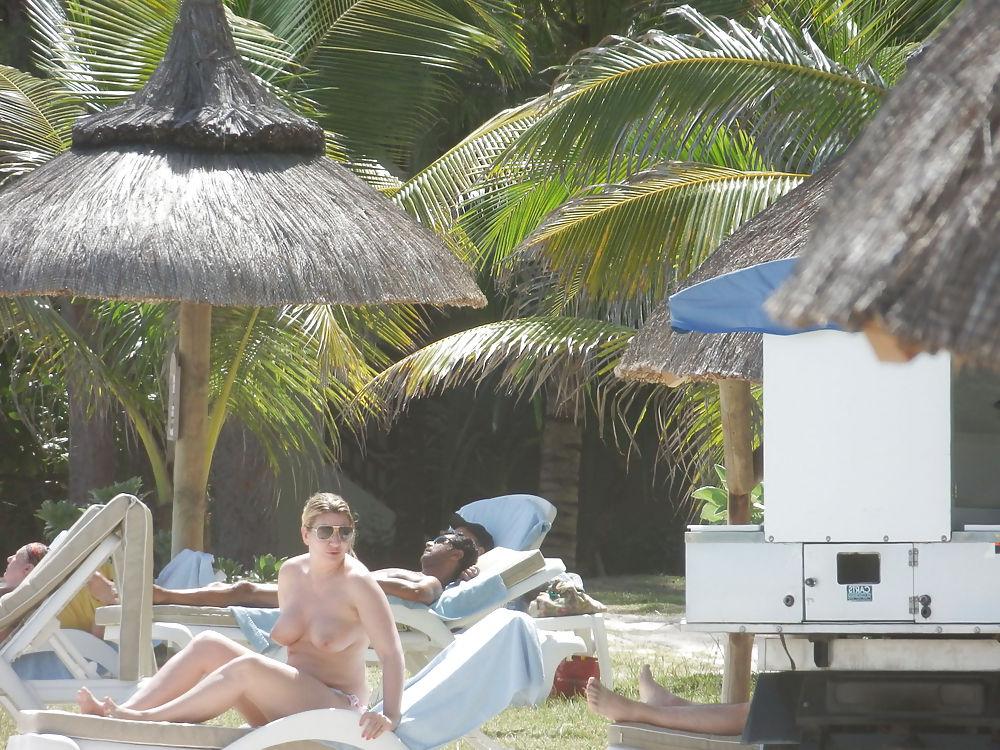 14P Chunky Blond - Topless in Mauritius