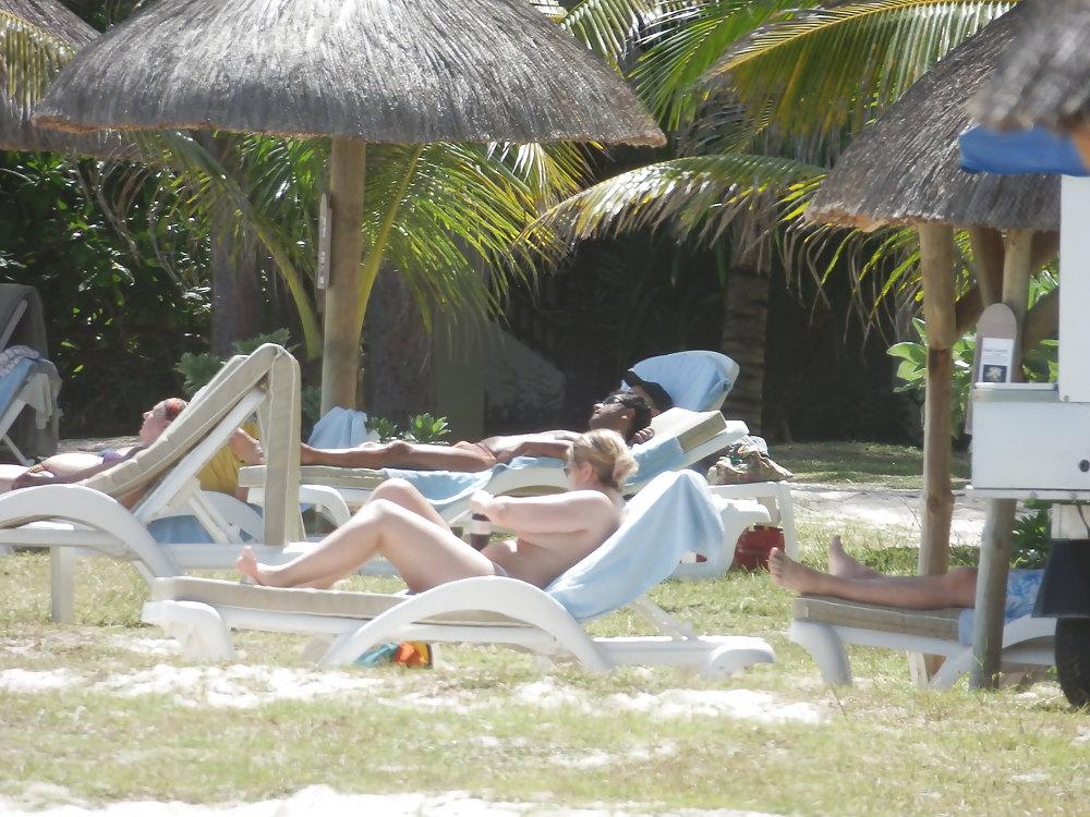 14P Chunky Blond - Topless in Mauritius