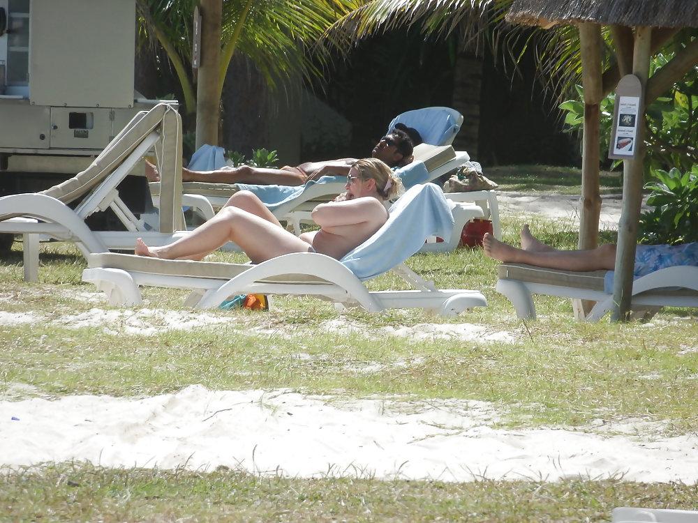 14P Chunky Blond - Topless in Mauritius