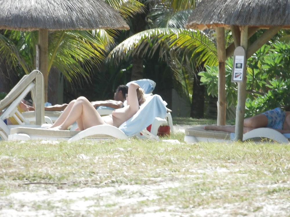 14P Chunky Blond - Topless in Mauritius