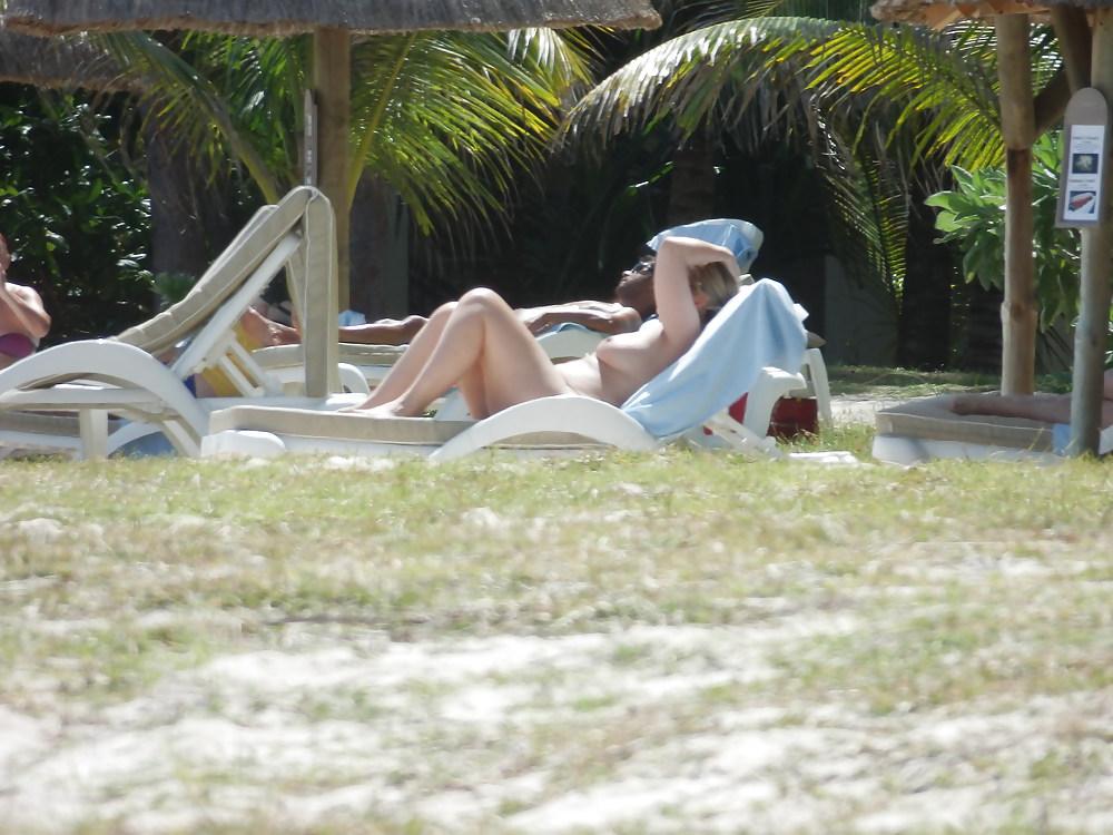 14P Chunky Blond - Topless in Mauritius