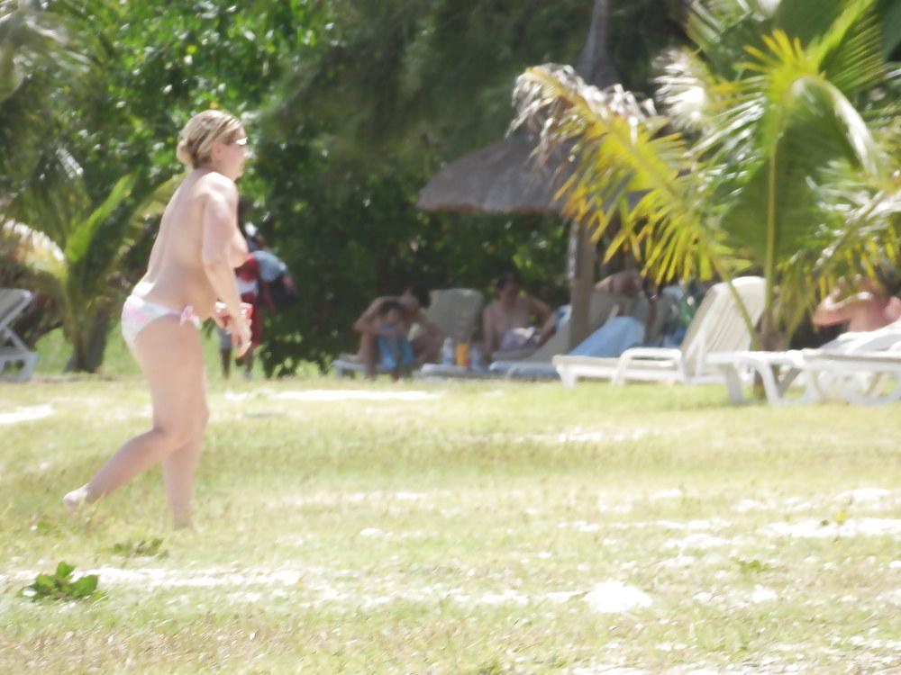 14P Chunky Blond - Topless in Mauritius