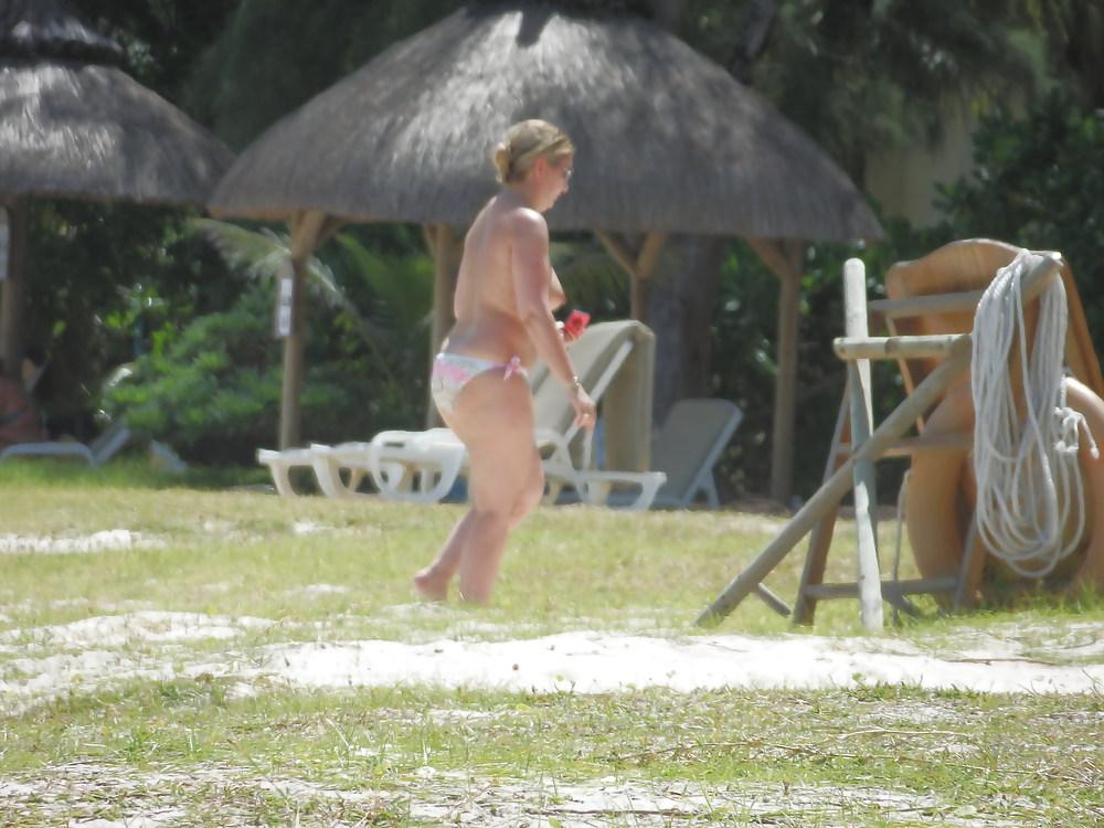 14P Chunky Blond - Topless in Mauritius