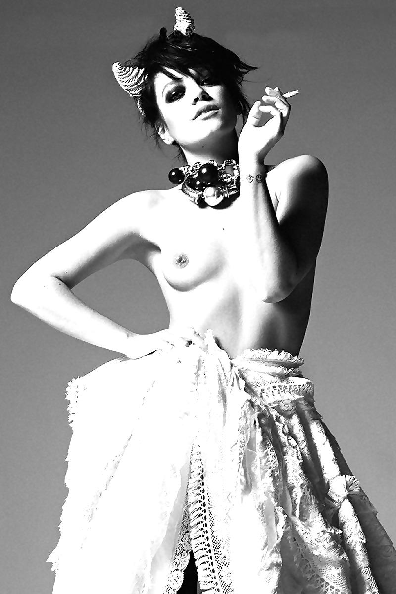 4P Lily Allen Posing Topless