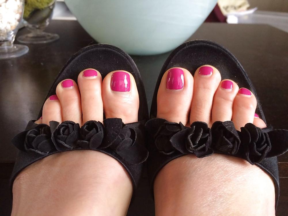 25P Sexy Feet Photos