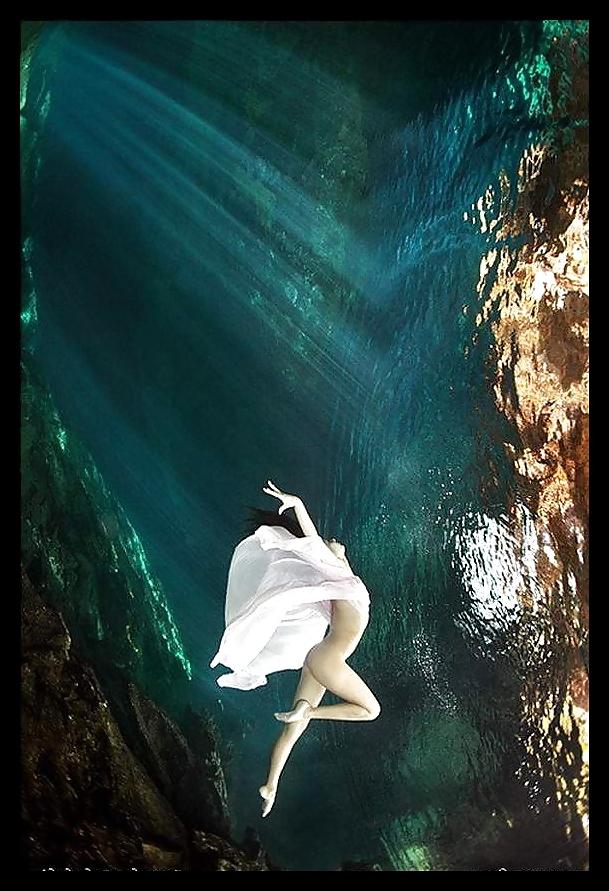 25P Underwater Art Anatoly Beloshchin for Black--Widow