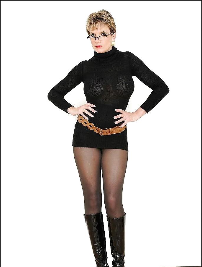 25P Hot British Lady