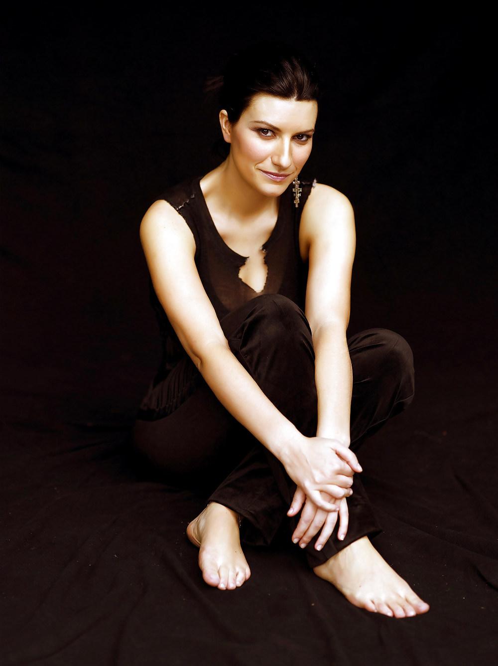 24P Laura Pausini Feet