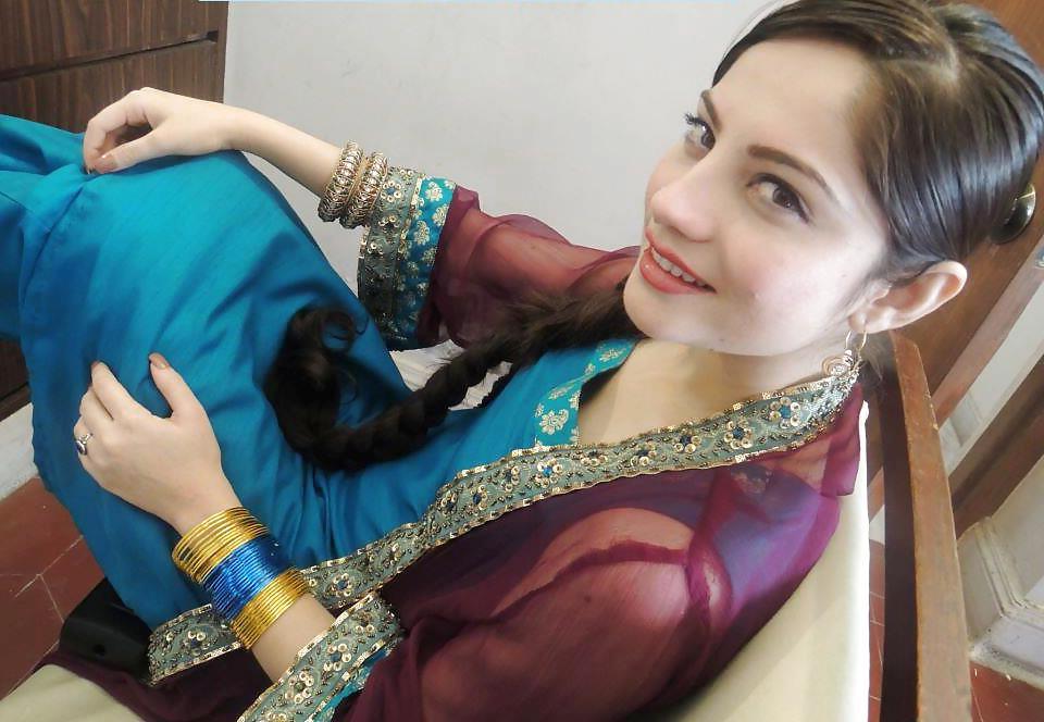 19P Paki bitch neelam that Big Black Cocks (BBCs) MUST TRY!