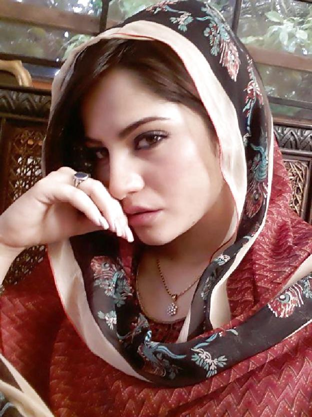 19P Paki bitch neelam that Big Black Cocks (BBCs) MUST TRY!