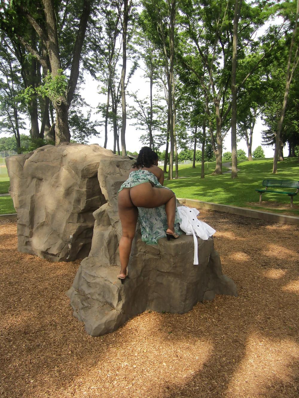 17P Wifey Doin The Nasty Nude Park Thing
