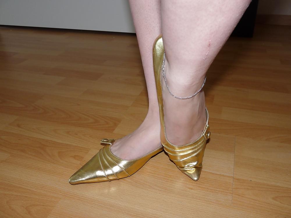 16P Wifes gold heels flats ballerinas shoes feet 2