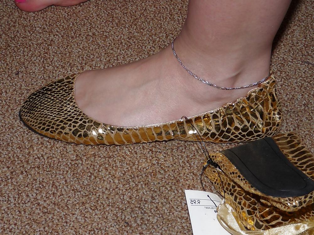 16P Wifes gold heels flats ballerinas shoes feet 2