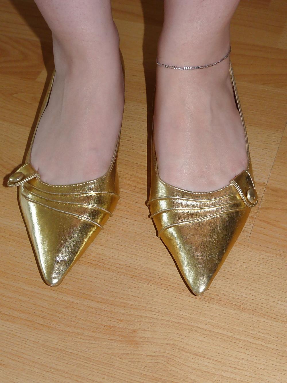 16P Wifes gold heels flats ballerinas shoes feet 2