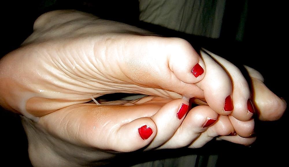 25P Beautiful female feet and footjobs