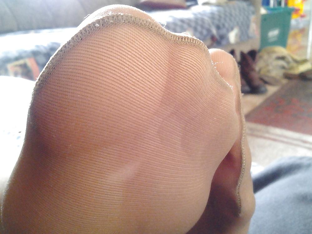 14P Suntan pantyhose feet